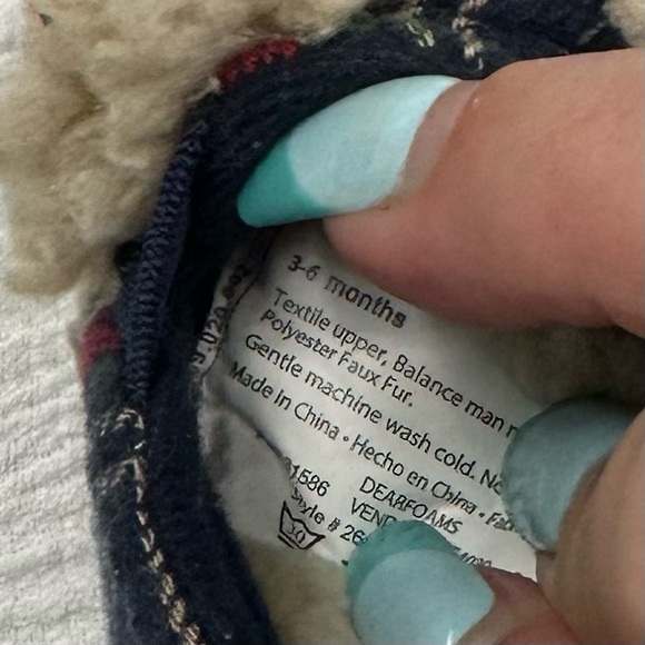 Dearfoams Cozy Baby Bear Slippers with Rustic Charm - Picture 2 of 5